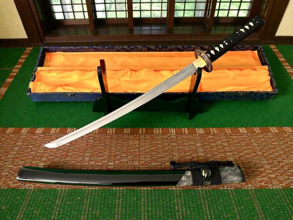 Snake Wakizashi mit 12-mal gefalteter Damaststahl Klinge, Saja mit Schlangenhaut